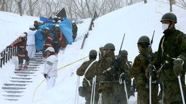 Estudiantes mueren en una avalancha en Japón