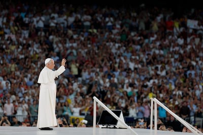 La fe y el canto de 70,000 fieles abrazan al papa León XIV en el estadio Santiago Bernabéu