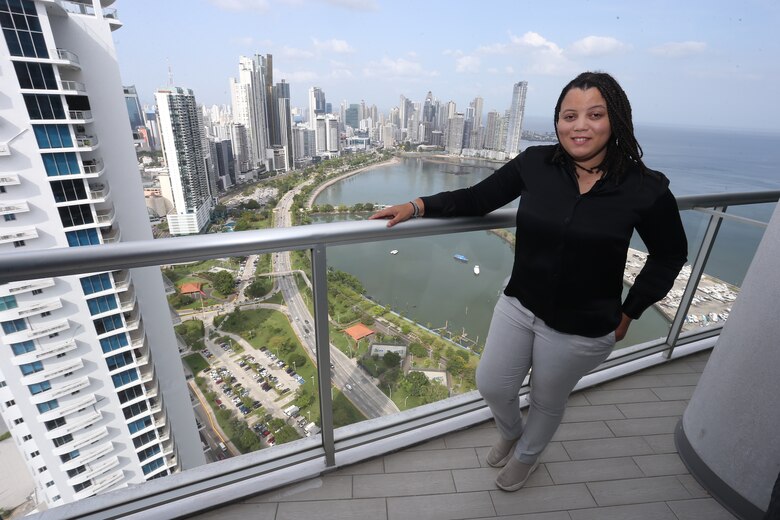 La panameña que conquista el mundo con NFTs