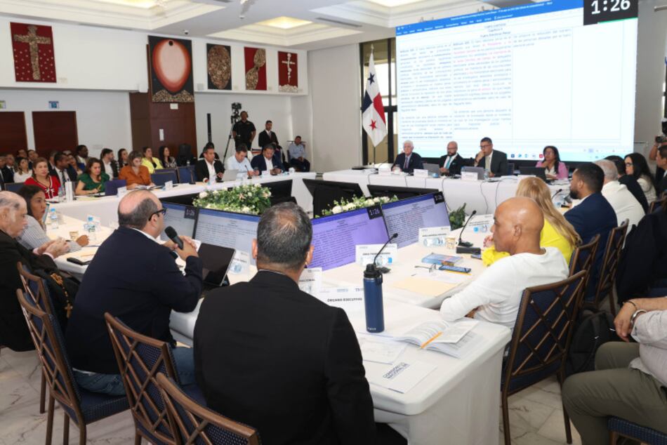 Debate cerrado en la CNRE: aprueban limitar fuero penal electoral pese a oposición de partidos