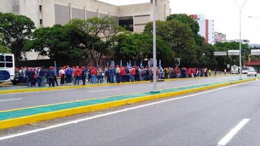 Opositores venezolanos retan a Maduro en marcha del 1 de mayo