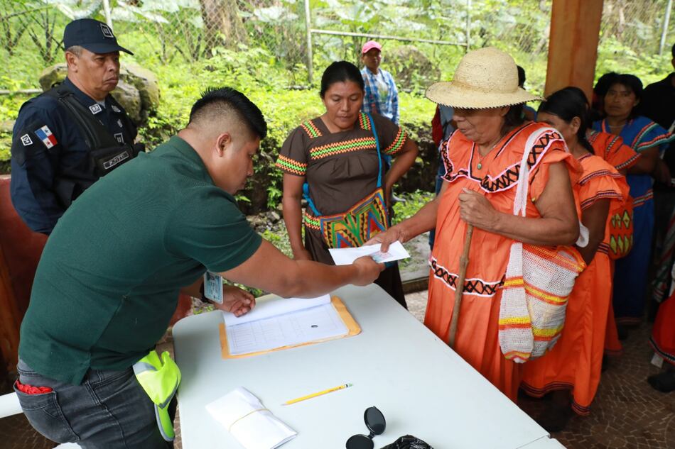 Recorte de $29.2 millones al Mides: ¿Qué pasará con el programa 120 a los 65 en 2026?