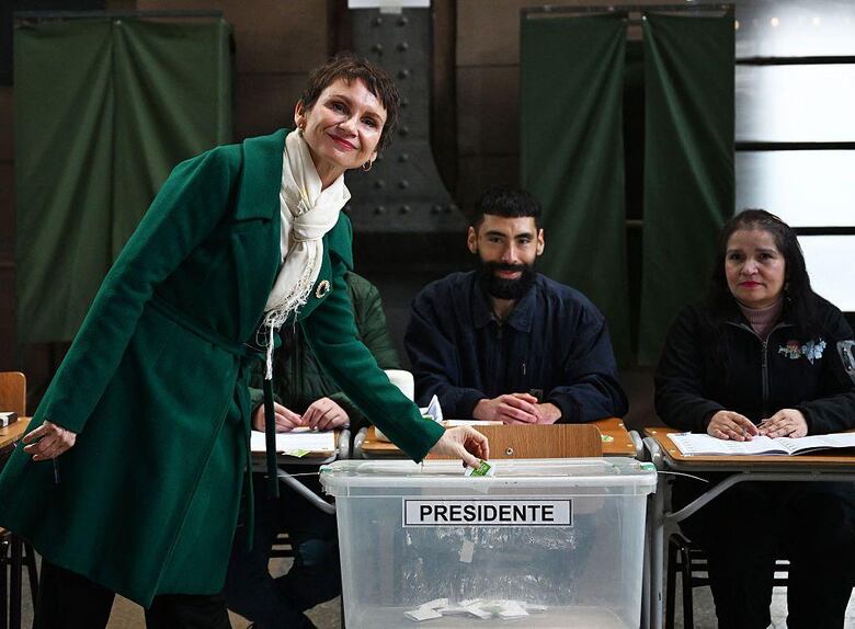 Quién es Jeannette Jara, la comunista que obtuvo un histórico triunfo en las primarias de Chile y será candidata de la izquierda para suceder a Boric