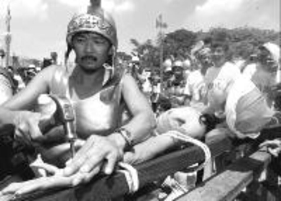 Penitentes son crucificados en Filipinas