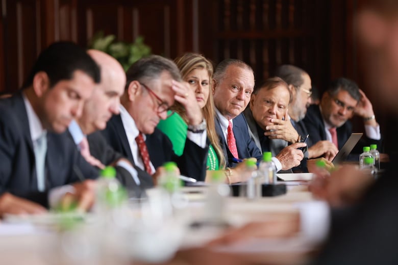 Andrés Farrugia regresa a la Caja de Ahorros; Comisión de Credenciales revisa su nombramiento, aunque ya participa en Gabinete