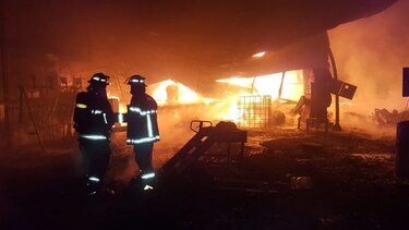 Controlan incendio en recicladora ubicada en Villas Las Acacias