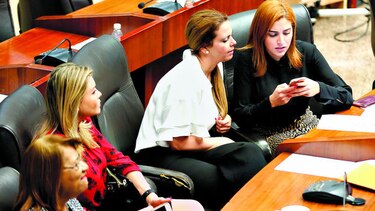 Diputada Ábrego propone sancionar por ausentismo y vestimenta