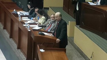 Aprueban en segundo debate ley que blindaría a magistrados del TE