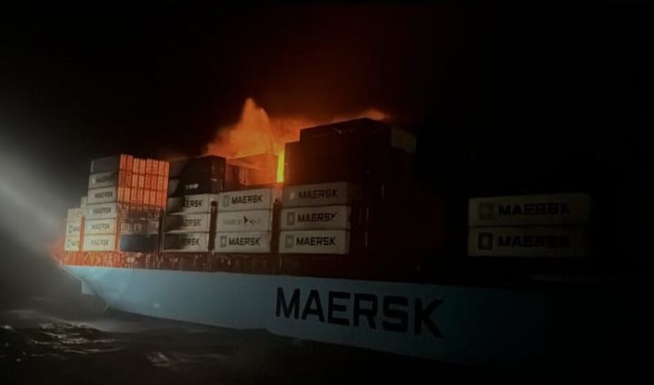 Atacan buque con bandera panameña y otro sufre un incendio tras explosión; AMP atiende estas emergencias