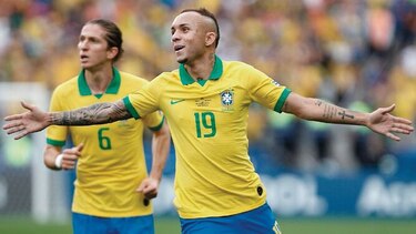 Brasil pasa a cuartos con una goleada sobre Perú