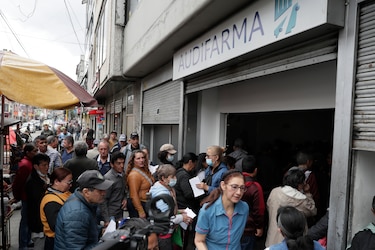 La escasez de medicamentos agrava la crisis de la salud pública en Colombia