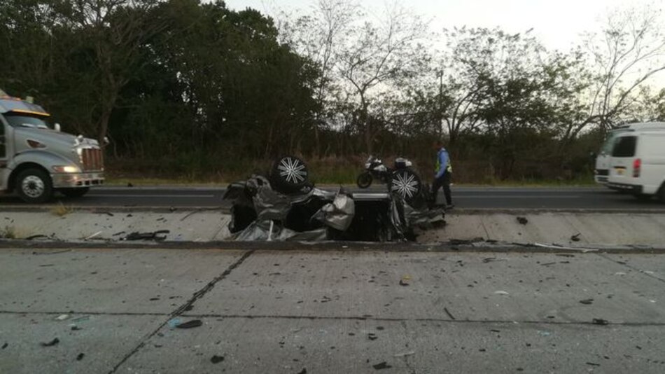 Un muerto y diez heridos graves en accidente vehicular en Juan Hombrón, Antón