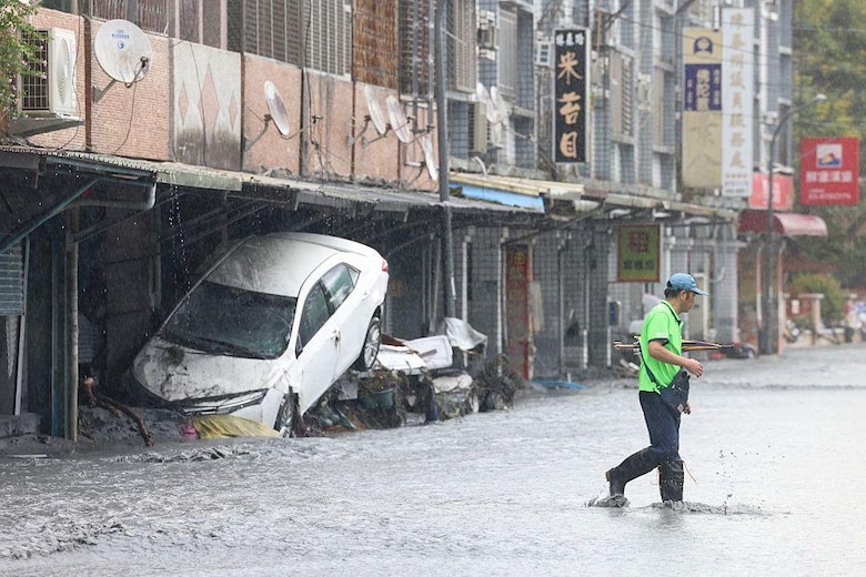 La reina de las tormentas: las imágenes del supertifón Ragasa que deja al menos 17 muertos en Taiwán y obliga a evacuar a millones en China
