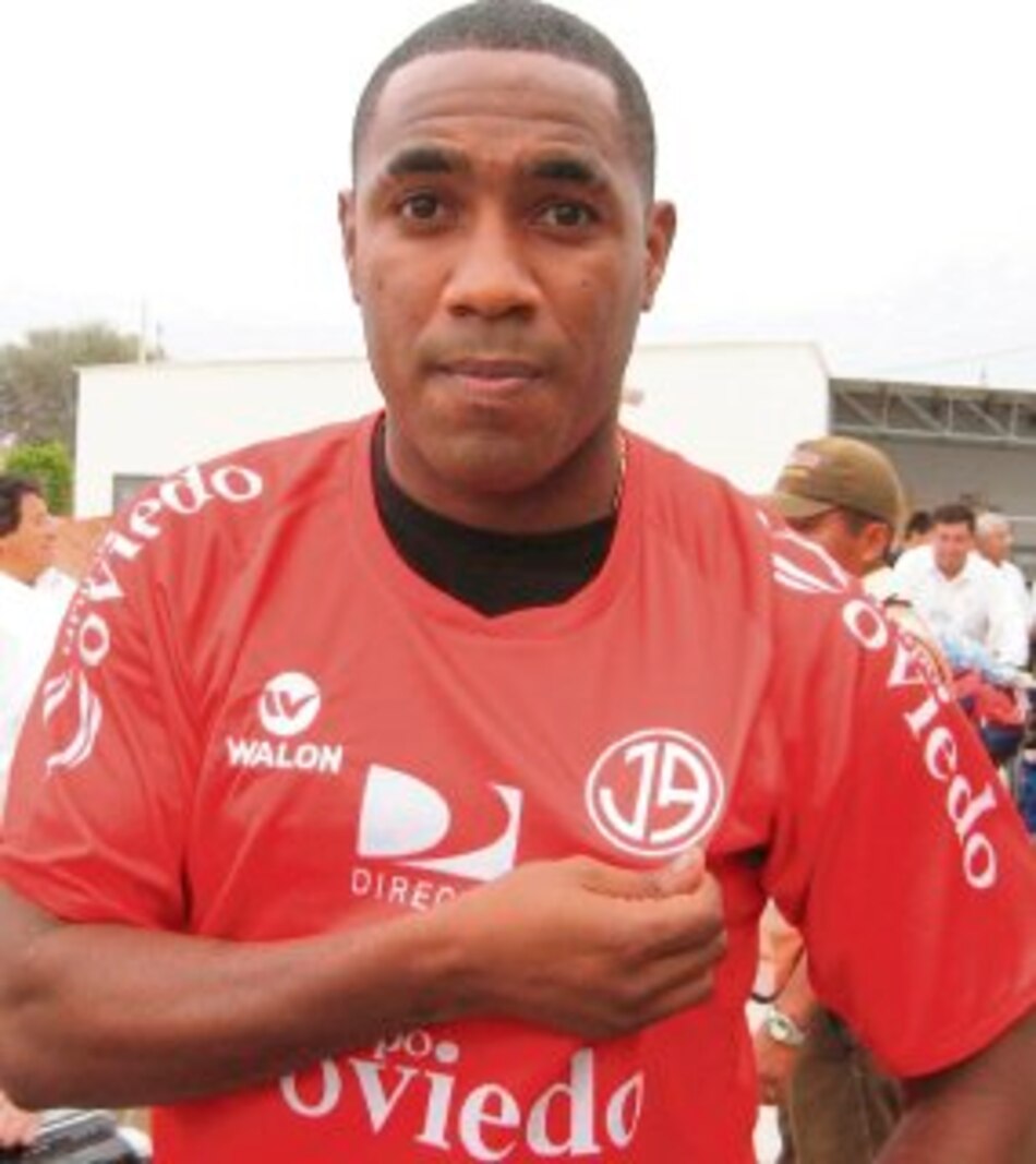 Futbolista Luis Tejada recibe disculpas