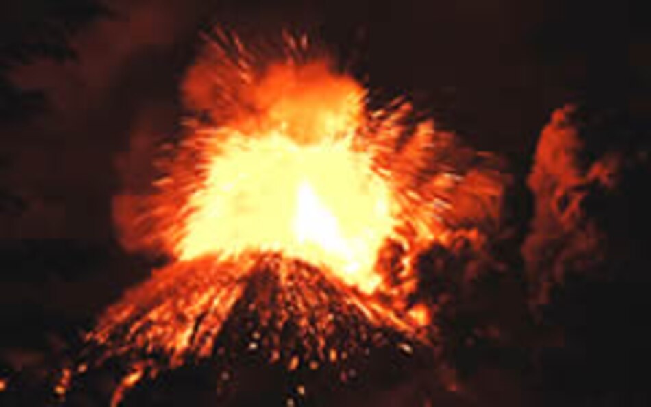 Evacuados por erupción de volcán en Chile