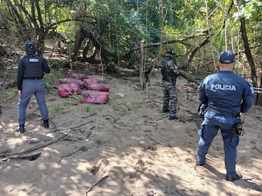 Aprehenden a siete personas tras decomiso de 240 paquetes de droga en Pedasí
