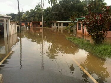 En Colón las lluvias provocan más inundaciones