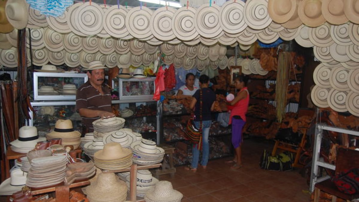 Ladrones se llevan mil 800 dólares en artesanías
