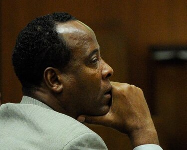 Jurado halla culpable a médico de Jackson por homicidio involuntario
