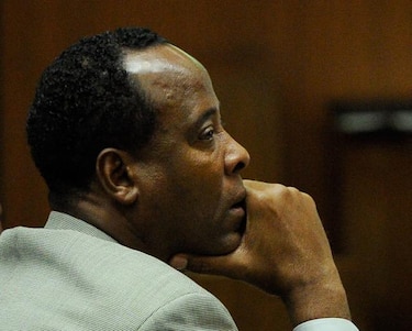 Jurado halla culpable a médico de Jackson por homicidio involuntario