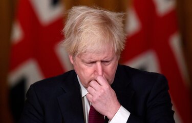 Gobierno británico anuncia reunión de crisis el lunes sobre prohibición de viajes por el virus