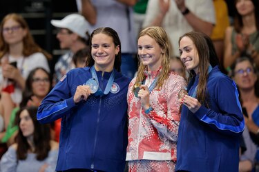La canadiense Summer McIntosh no da opción a sus rivales en los 400 estilos: gana el oro