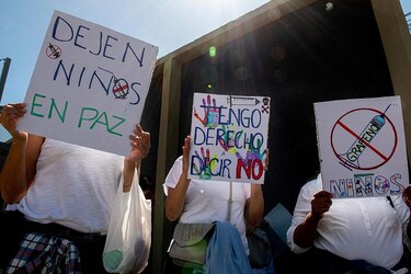 Manifestación contra vacunación infantil anticovid en Costa Rica
