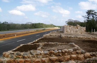 Rescatan zona arqueológica maya en carretera de península de Yucatán