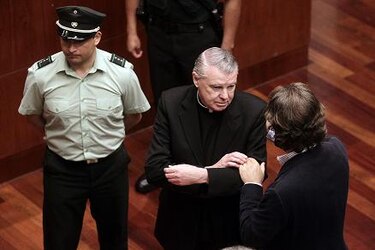Chile: Condenan a cuatro años a cura por abusar de niña