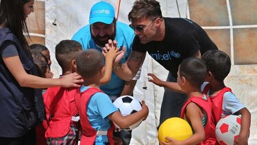 Ricky Martin visita a refugiados sirios en Líbano