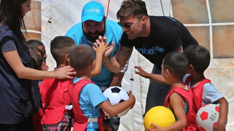 Ricky Martin visita a refugiados sirios en Líbano