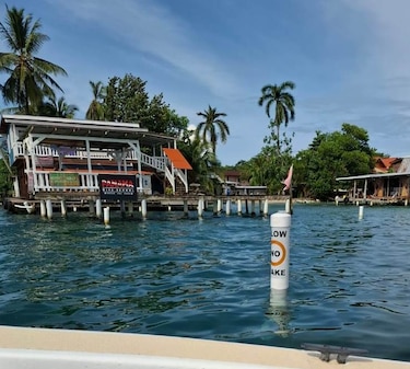 Refuerzan seguridad marítima en Bocas del Toro con instalación de señales luminosas