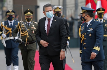 El jefe parlamentario Manuel Merino asume como presidente de Perú