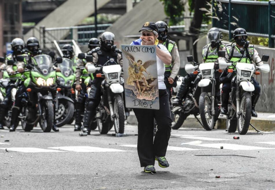 Oposición venezolana marchará hacia zona militar en Caracas