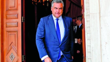 Expulsan a embajador español