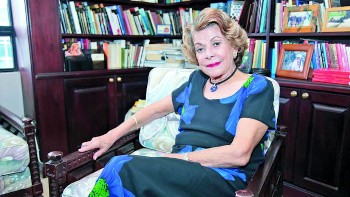 Los escritores Rosa María Britton (1), Consuelo Tomás (2), Enrique Jaramillo Levi (3) y Carlos Wynter (4).