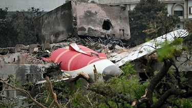 Las duras críticas al informe preliminar sobre el accidente del avión de Air India en el que murieron 260 personas