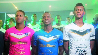 Árabe Unido presenta su nuevo uniforme