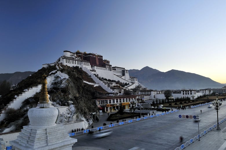 El complejo ritual para encontrar al sucesor del Dalai Lama (y el posible conflicto con China)