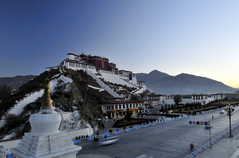 El complejo ritual para encontrar al sucesor del Dalai Lama (y el posible conflicto con China)