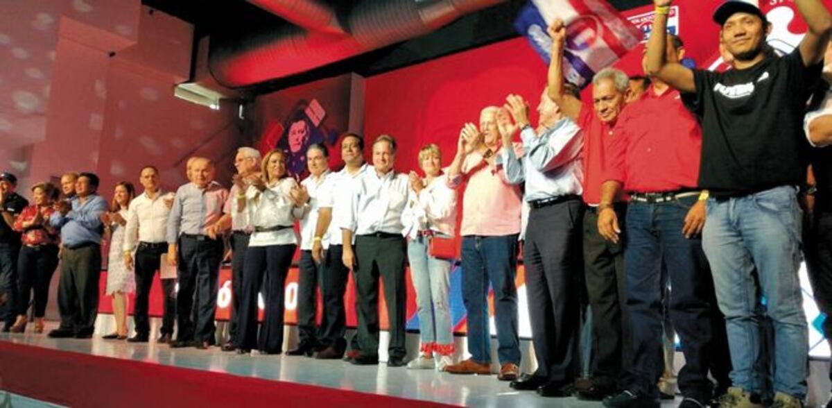 En el acto político del partido opositor participaron 2 mil 700 delegados.