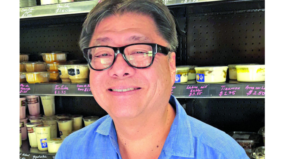 Vendería Quesos Chela solo si con lo que ganara pudiera ser paletero bilingüe