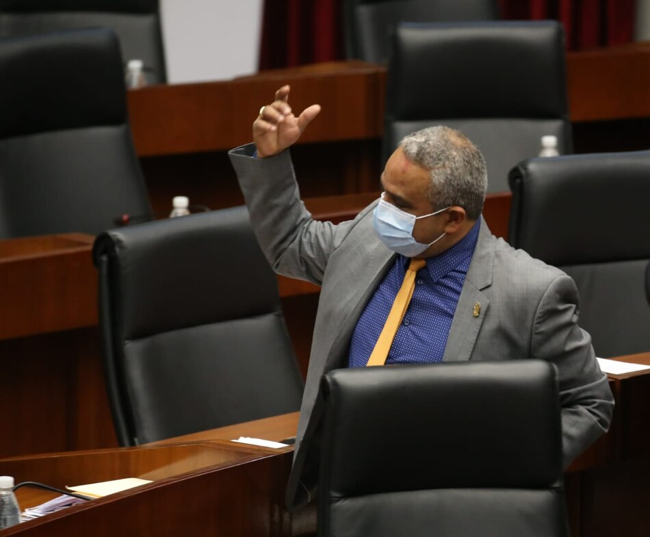 Proyecto sobre certificación médica pasa a segundo debate