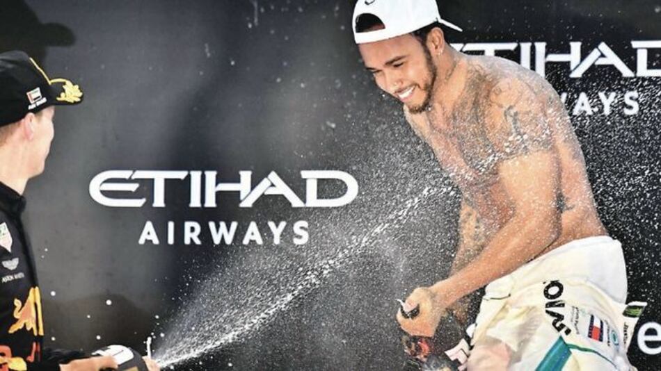 Hamilton cierra temporada con triunfo en Emiratos