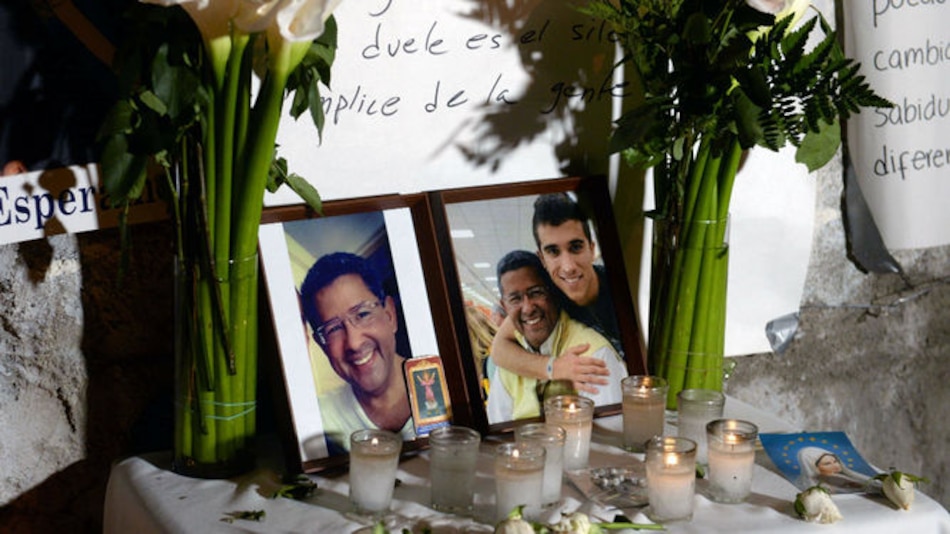 Salvadoreños se despiden de fallecido expresidente Francisco Flores