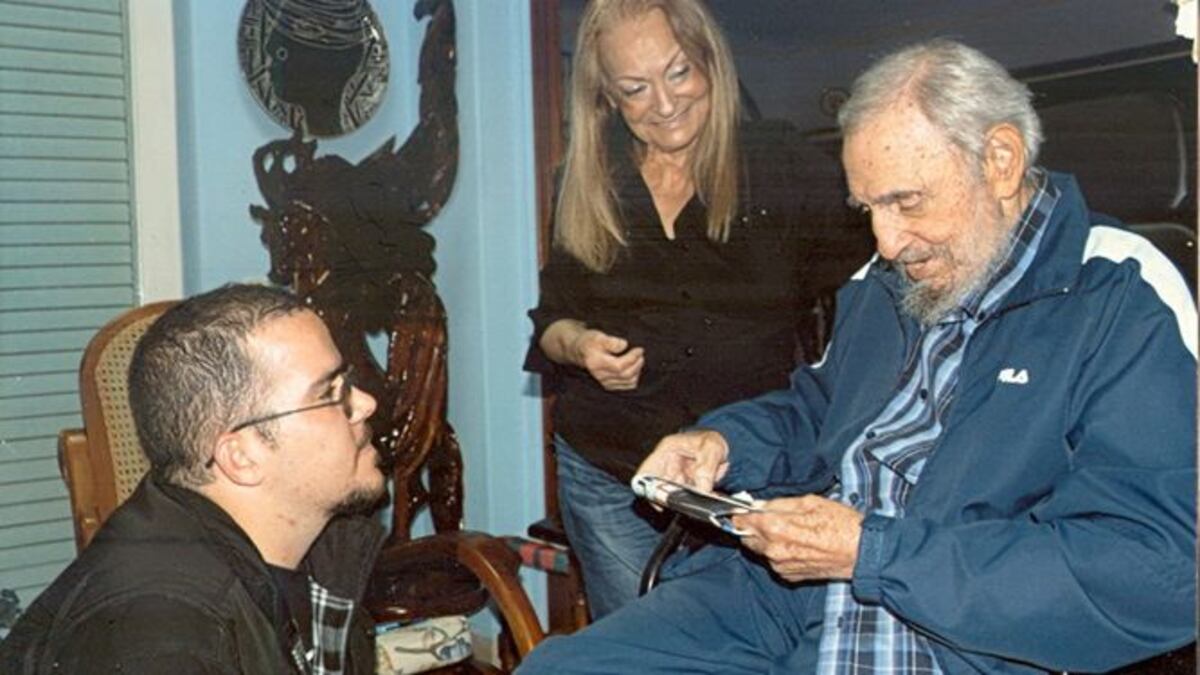 Cuba: Fidel Castro aparece en fotos junto a líder estudiantil