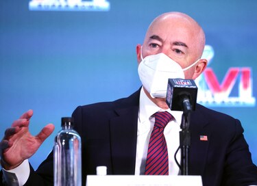 Estados Unidos cambia norma para extranjeros que piden residencia permanente