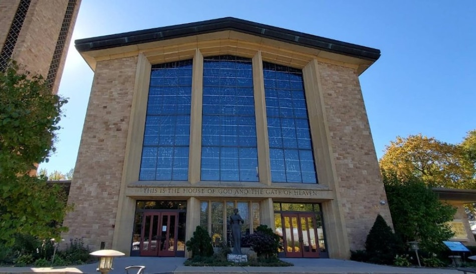 Múltiples víctimas en un tiroteo en una escuela católica de Minneapolis, Estados Unidos