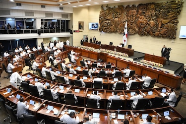 Lujo sin impuestos: en un año, diputados importaron 20 vehículos con exoneraciones por más de $208 mil