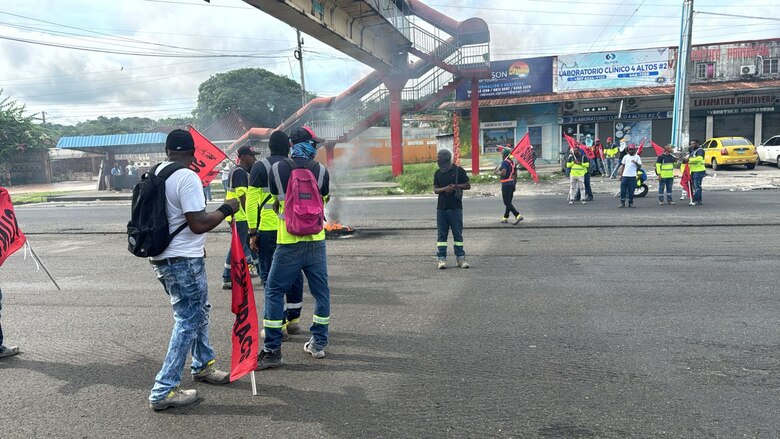 Trabajadores de la construcción cerraron algunas vías en la ciudad capital y en otros sectores del país